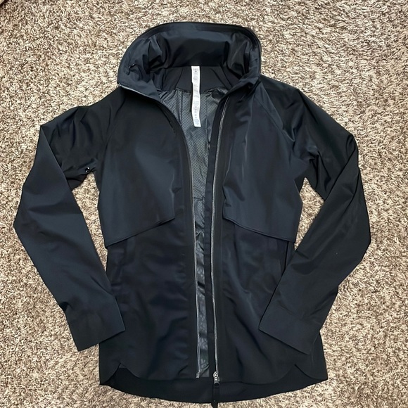 Lululemon Jacket - NWOT size 2 - Picture 1 of 10